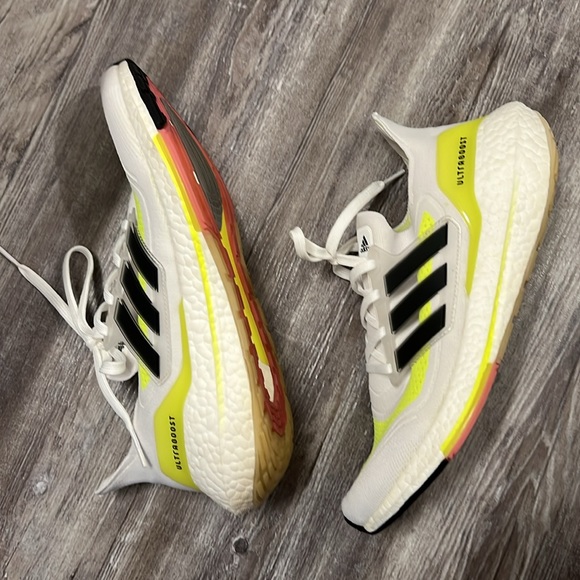 Adidas Ultra Boost 21 - Picture 4 of 5